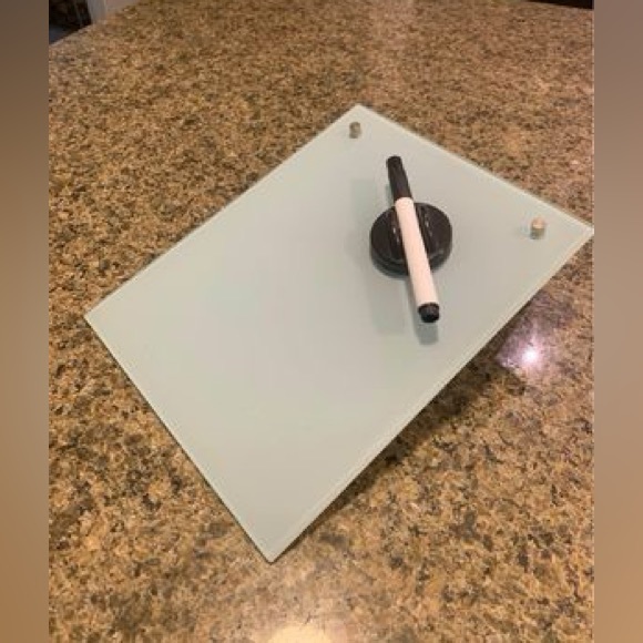 Board with pen and eraser - Picture 1 of 3